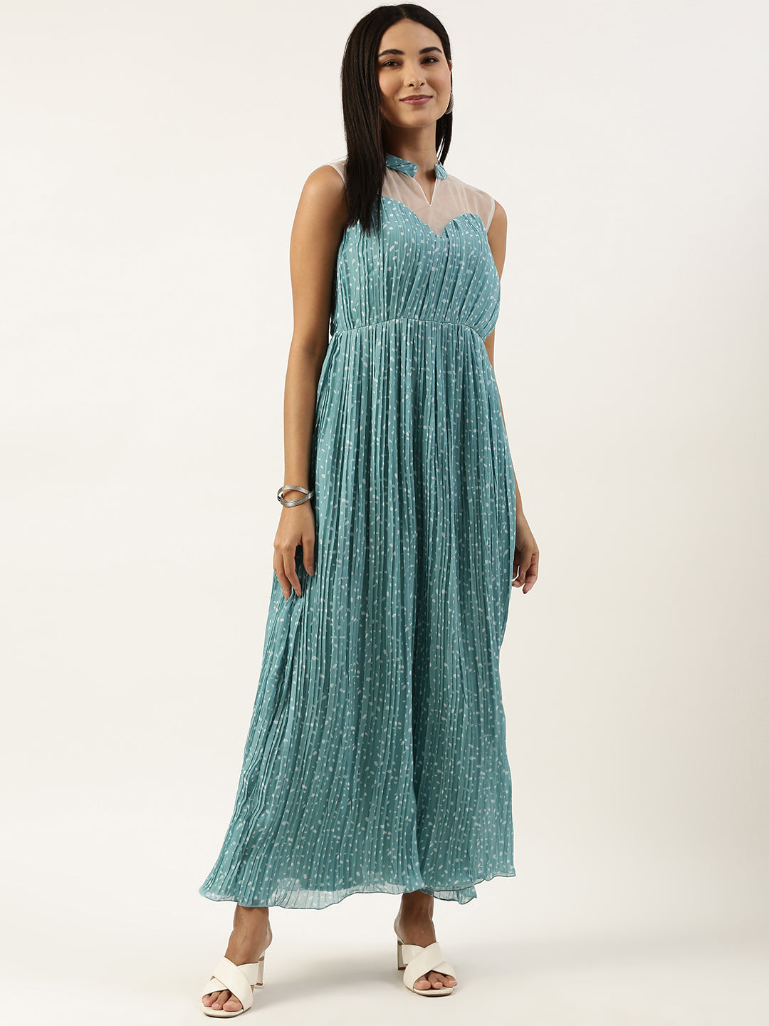 Blue-&-White-Printed-Pleated-Georgette-Gown